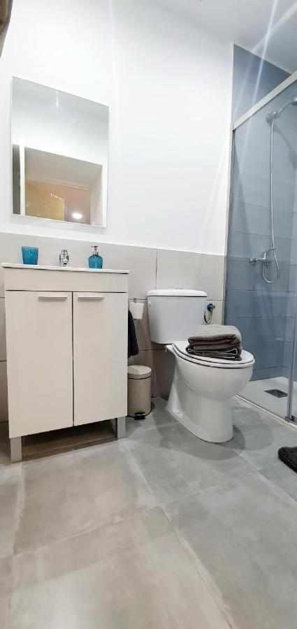 Hostal Urban Basic L’Hospitalet de Llobregat Zewnętrze zdjęcie