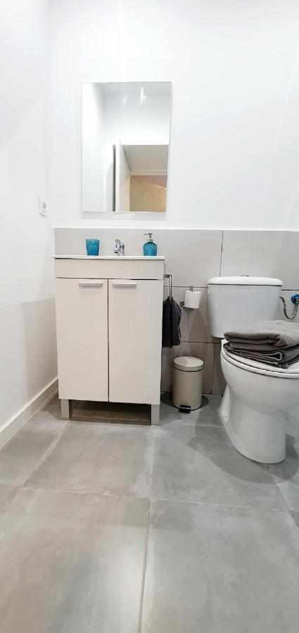 Hostal Urban Basic L’Hospitalet de Llobregat Zewnętrze zdjęcie