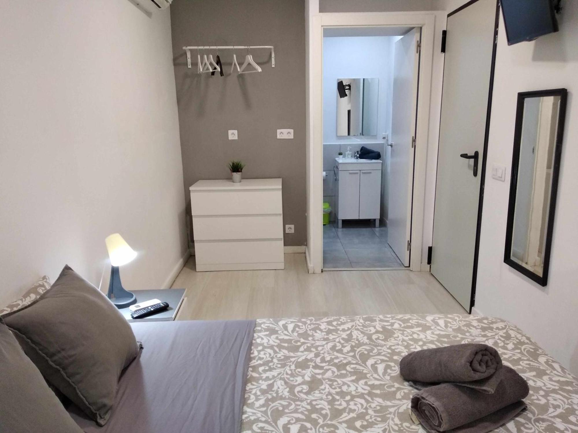 Hostal Urban Basic L’Hospitalet de Llobregat Pokój zdjęcie